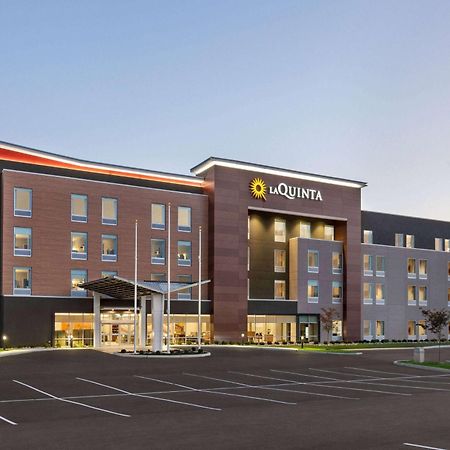 La Quinta Inn & Suites By Wyndham Mount Laurel Moorestown Exterior photo